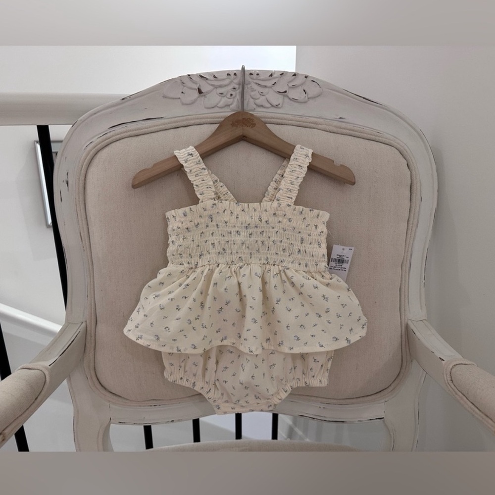 🤍 18~24 Mth Victorian Floral Smocked Baby Bubble Romper with Ruffle Straps NWT